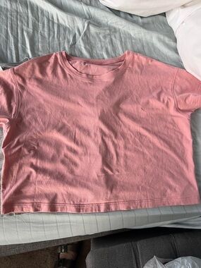 Cropped Cates Tee Crewneck